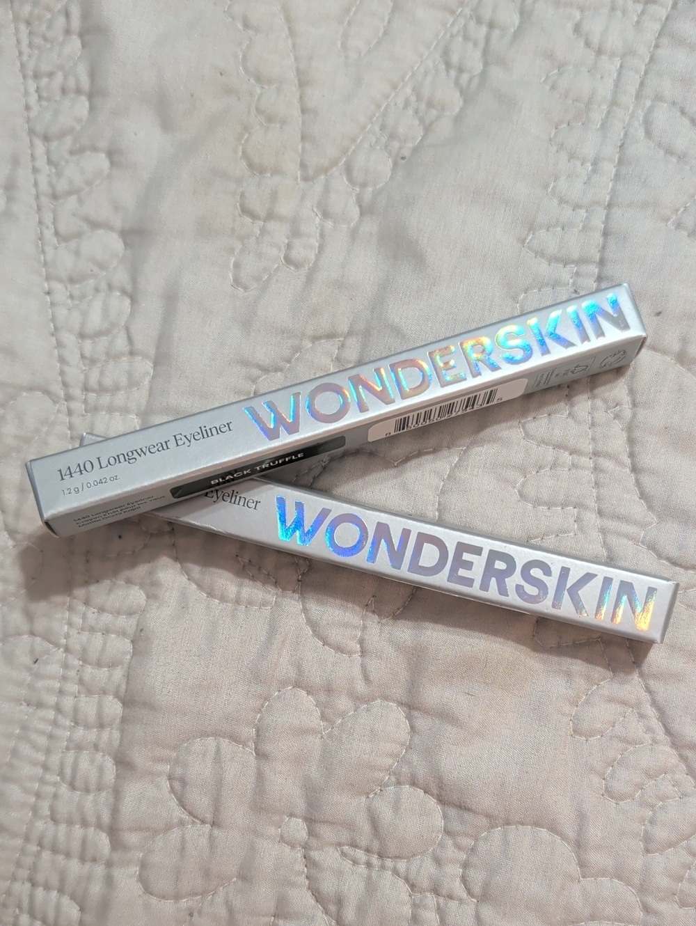 Wonderskin Eyeliner Pencils In Black Truffle and Blueberry - Picture 2 of 7